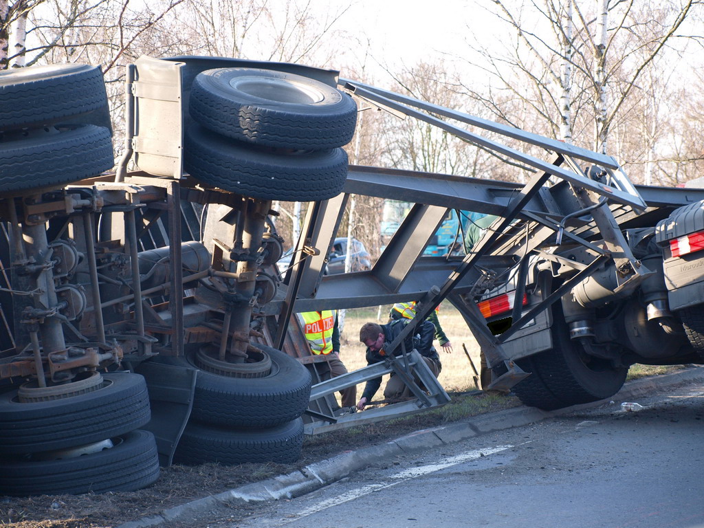 LKW verliert Container Koeln Niehler Ei P023.JPG